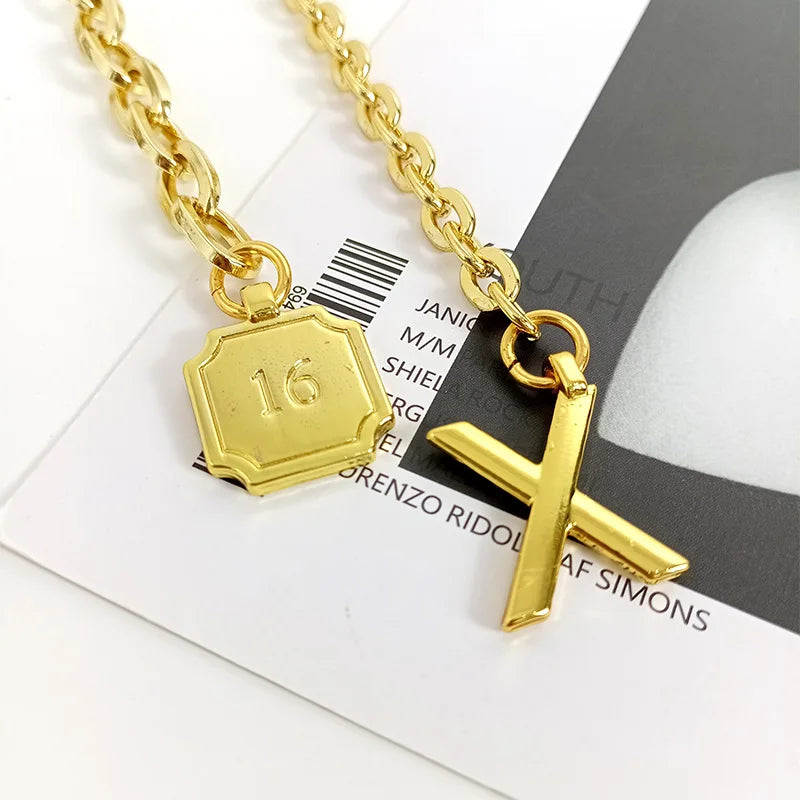 Luxury Designer Chain Belts for Women's Dress Jeans Trousers Mini Vintage Waist Gold Metal